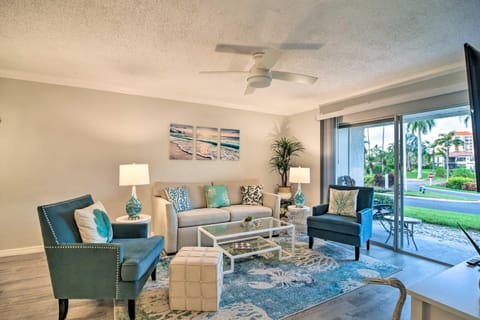 St Pete Condo with Patio and Pool about 2 Mi to Beach Apartment in Isla del Sol