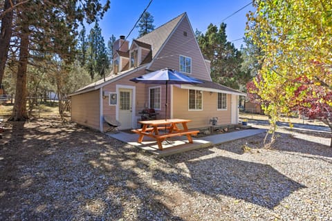 The Knotty Pine Cottage in Big Bear, 4 Mi to Ski House in Big Bear