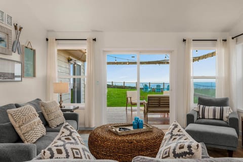 View (from property/room), Living room, Seating area, Sea view