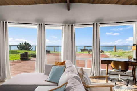 Day, View (from property/room), Living room, Seating area, Sea view