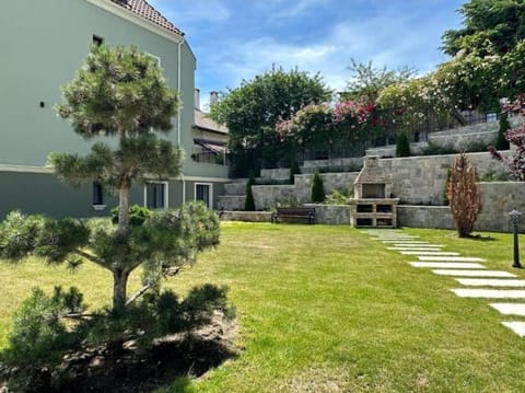 Property building, Day, Garden, Garden view