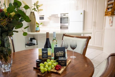 Food and drinks, Dining area