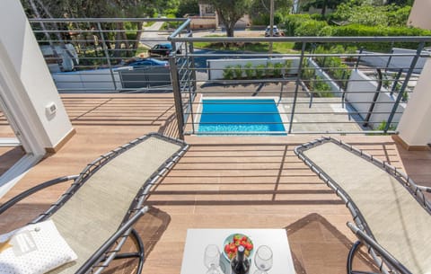 Patio, Day, View (from property/room), Balcony/Terrace, Pool view, Swimming pool, Parking, sunbed