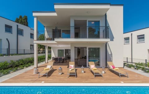 Property building, Patio, Day, View (from property/room), Balcony/Terrace, Pool view, Swimming pool, sunbed