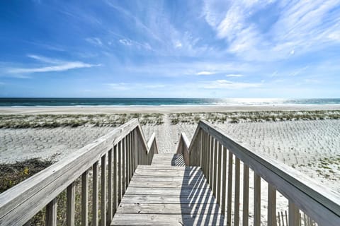 Peaceful Cottage By The Sea Oceanfront Home! Casa in Topsail Beach