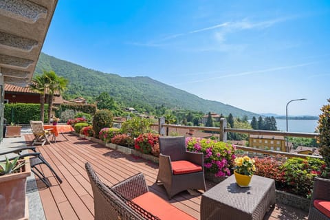 Property building, Balcony/Terrace, Living room