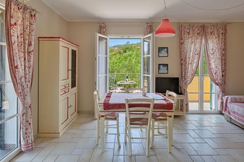 Living room, Photo of the whole room, Dining area, Inner courtyard view