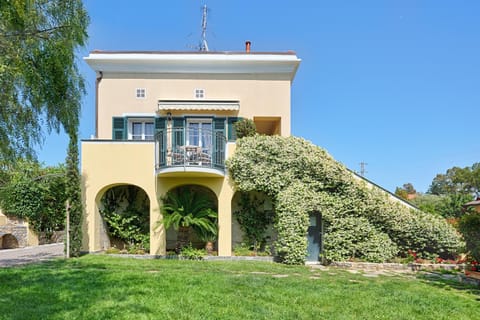 Property building, Spring, Day, Garden, Garden view