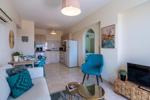 Sunny 2-BR Apartment in Mackenzie Apartment in Larnaca