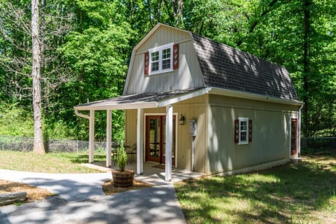 Downtown Family Retreat - 5 Beds & 3.5 Baths House in Dahlonega