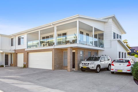 Whitehaven - Lake Illawarra Apartment in Wollongong