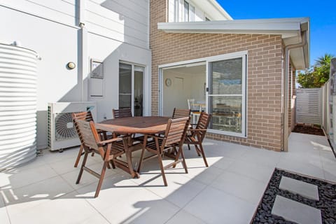 Whitehaven - Lake Illawarra Apartment in Wollongong