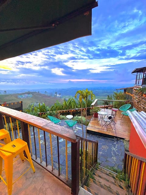 Patio, Natural landscape, View (from property/room), Balcony/Terrace, Dining area, Mountain view