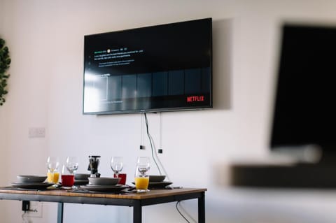 TV and multimedia, Living room, Dining area