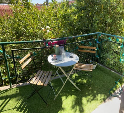 Balcony/Terrace, Garden view