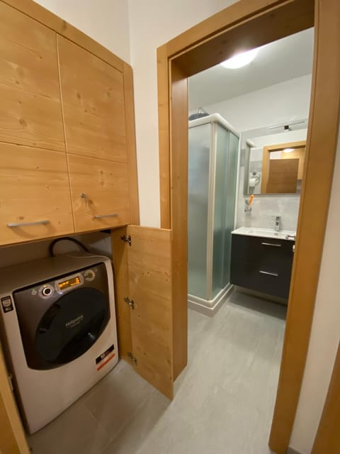 Bathroom, washing machine