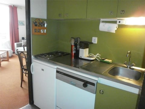 Studio cabine 6 pers, balcon, parking, cuisine équipée - FR-1-457-212 Apartment in Saint-Lary-Soulan