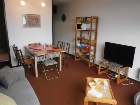 Studio cabine 6 pers, balcon, parking, cuisine équipée - FR-1-457-212 Apartment in Saint-Lary-Soulan