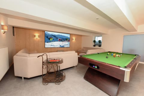 Communal lounge/ TV room, Billiard