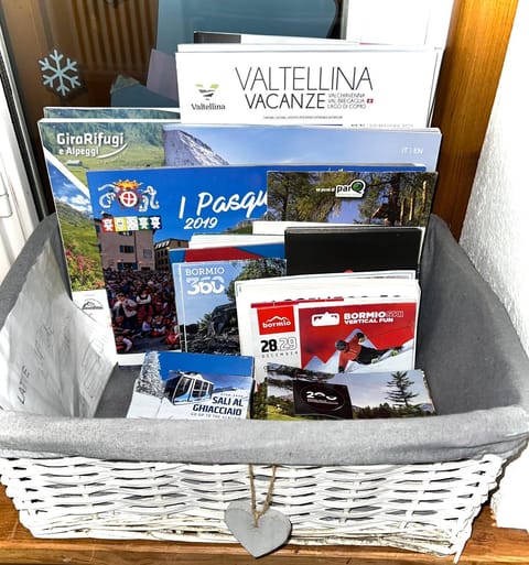 CASA CARCENTINA - fronte seggiovia, sulla pista Stelvio Apartment in Canton of Grisons