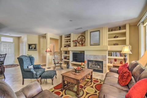 Surprise Escape with Patio and Fireplace, Near Golfing Casa in Sun City Grand
