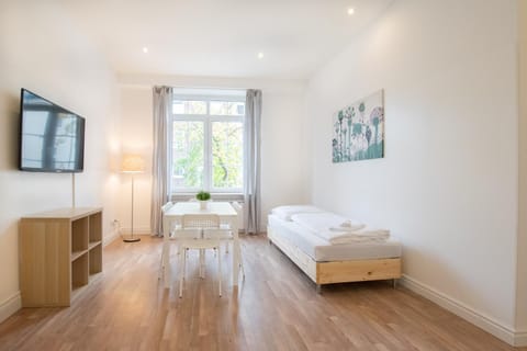 RAJ Living - 1 or 3 Room Apartments - 20 Min Messe DUS and Old Town DUS Condo in Dusseldorf