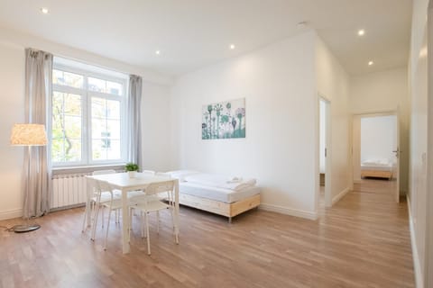 RAJ Living - 1 or 3 Room Apartments - 20 Min Messe DUS and Old Town DUS Condo in Dusseldorf