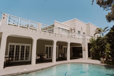 Property building, Balcony/Terrace, Pool view