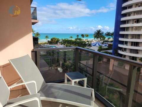 Deluxe Beach Resort - HORA RENTALS Condo in Miami Beach