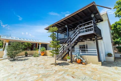 LARGE Villa with VIEW Private Pool FREE Utilities Villa in Oranjestad