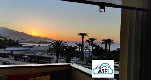 Balcony/Terrace, Mountain view, Sea view, Sunset