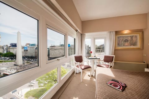 View (from property/room), Photo of the whole room, Decorative detail, Bedroom, City view, Landmark view, Street view