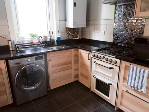 Pass the Keys Cozy two bed flat near Glasgow Airport & Paisley Condo in Paisley