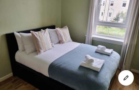 Pass the Keys Cozy two bed flat near Glasgow Airport & Paisley Condo in Paisley