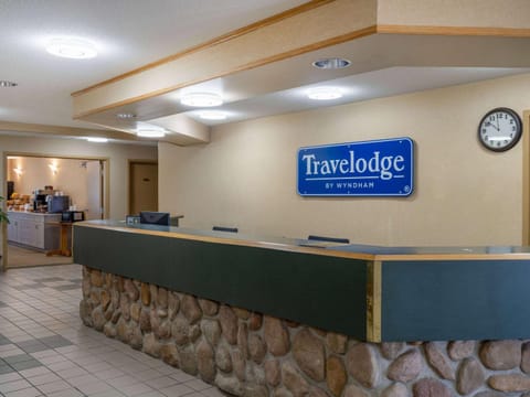 Travelodge by Wyndham Lacombe Hotel in Lacombe