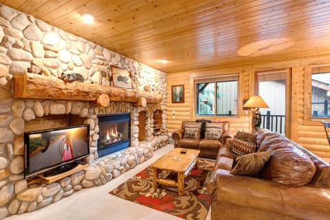 K B M Resorts BBL 251 Walk to DV Mid Mountain Ski Slopes Private Hot Tub Condo in Deer Valley