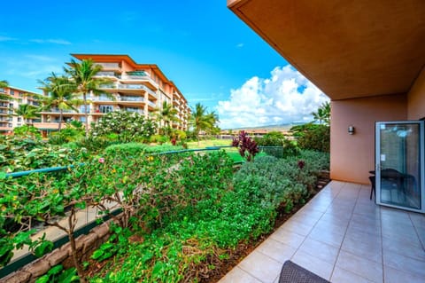K B M Resorts- HKH-150 Ultimate 3Bd ocean-front, private yard, steps to pool and beach Condominio in Kaanapali