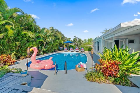 Family Paradise With A Warm Pool And Lush Garden House in Palm Beach Gardens