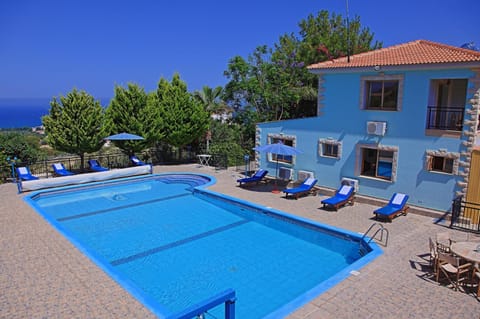 Property building, Other, Swimming pool, sunbed