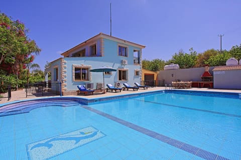 Property building, Other, Swimming pool, sunbed