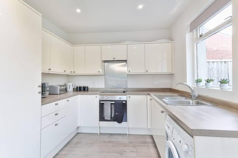 Newly Extended 3 Bed Family Home Near Graves Park House in Sheffield