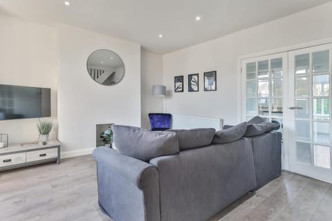 Newly Extended 3 Bed Family Home Near Graves Park House in Sheffield