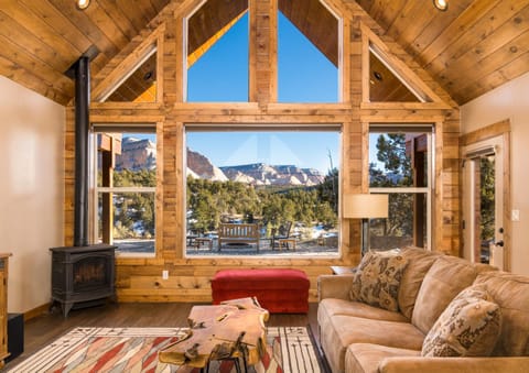Skyfall Cabin. Stunning views, Hot Tub, minutes from Zion Casa in Orderville