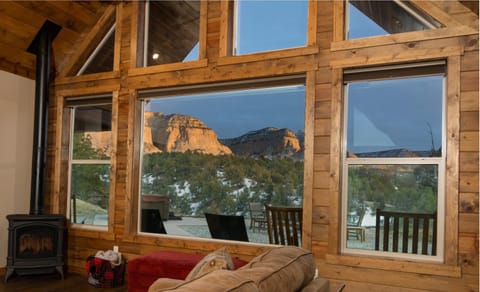 Skyfall Cabin. Stunning views, Hot Tub, minutes from Zion Casa in Orderville