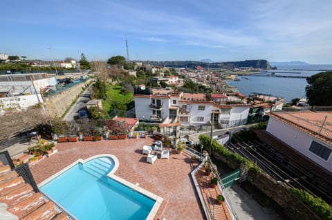 Property building, Neighbourhood, Pool view, Sea view, Location