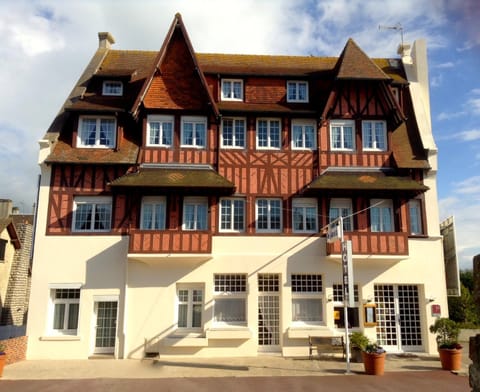 Hôtel De La Mer - Deauville Blonville - Boutique Hôtel de charme vue Mer ou Campagne - Accès direct plage Hotel in Blonville-sur-Mer