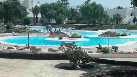 Nearby landmark, Swimming pool, Swimming pool