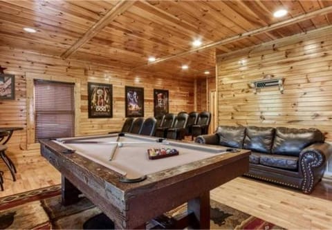 Dreams Come True With This Luxury Cabin! House in Gatlinburg