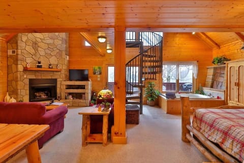 Romantic, Honeymoon Cabin In The Smokies! House in Pittman Center