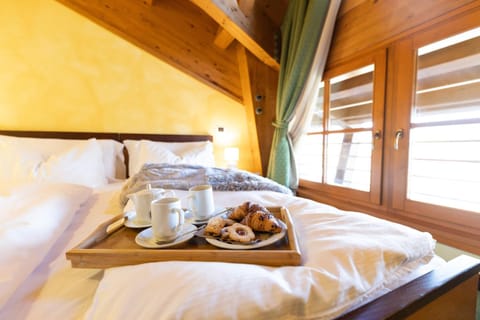 Food and drinks, Bedroom, Food, Breakfast, Buffet breakfast